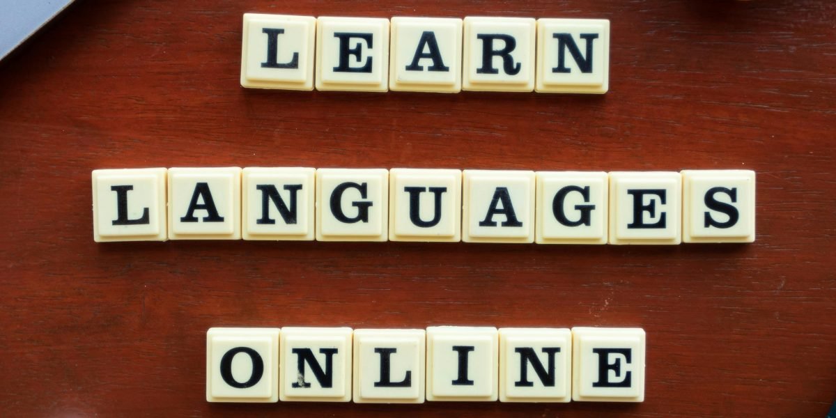 This article explains how online spelling games can strengthen memory by engaging multiple brain systems and supporting neuroplasticity. It summarizes the neuro...