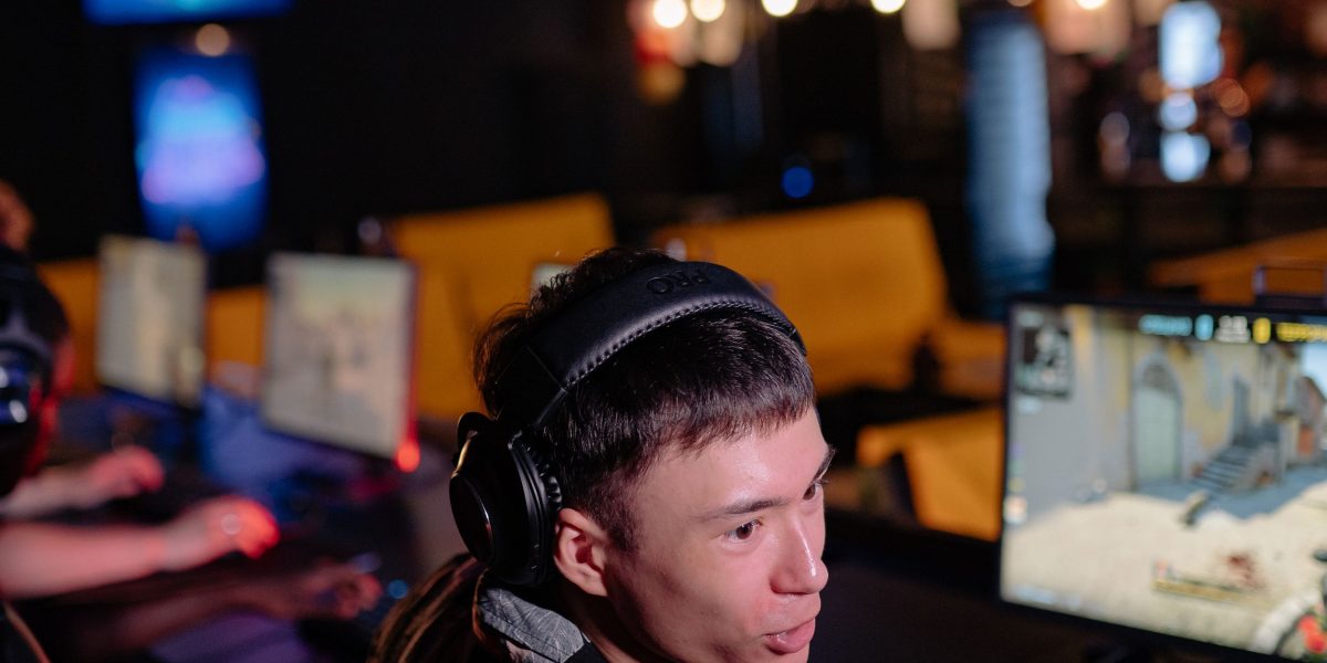 This article explains how two‑player online games can be a fun, social way to improve memory, attention, and other cognitive skills. It surveys several game typ...