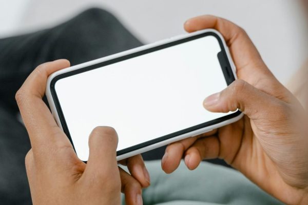 This article explains why sleep tracking apps matter for daily mental clarity, focus, and memory by showing how sleep stages (light, deep, REM) support learning...