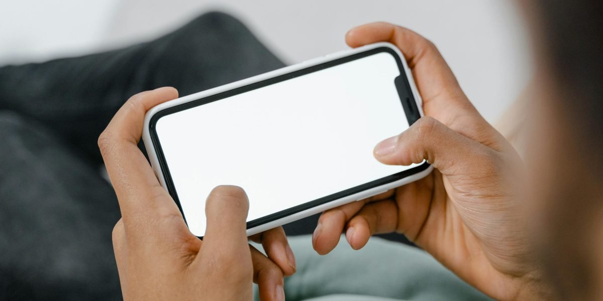 This article explains why sleep tracking apps matter for daily mental clarity, focus, and memory by showing how sleep stages (light, deep, REM) support learning...