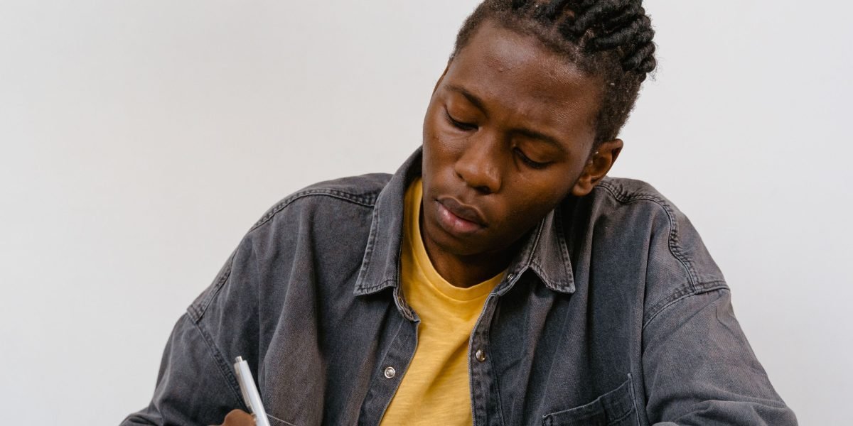Focus apps utilize soundscapes and practical tools like Pomodoro timers to help individuals achieve deep concentration.